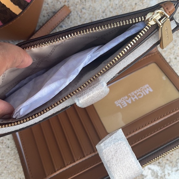 Michael kors purse & wallet set - Picture 9 of 14